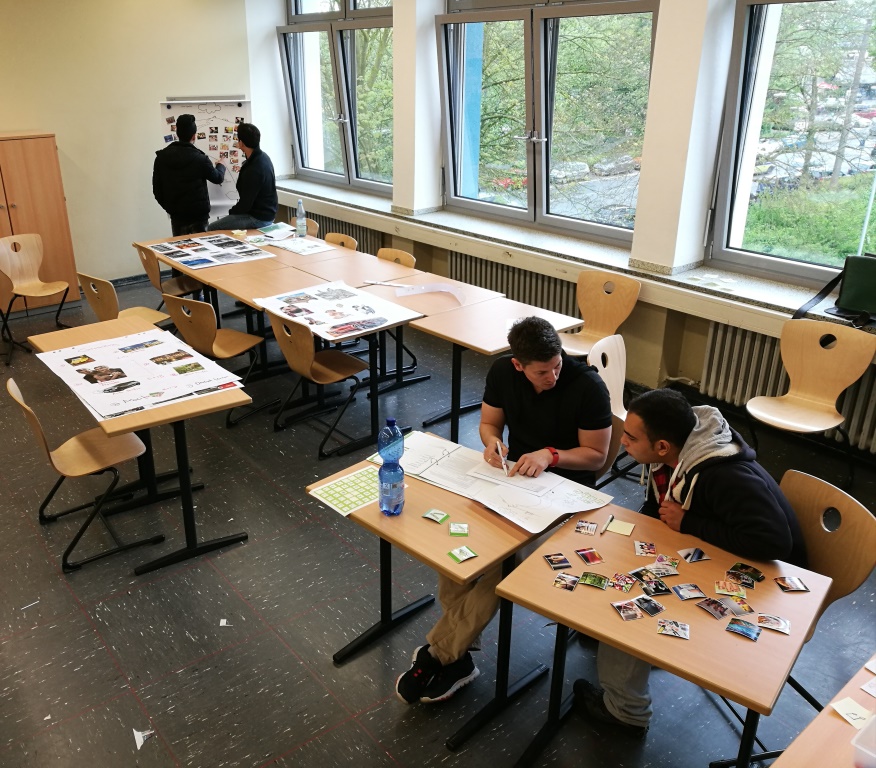Kompass 3 Abschluss und Auswertungsgespraeche zwischen Lehrern und Schuelern